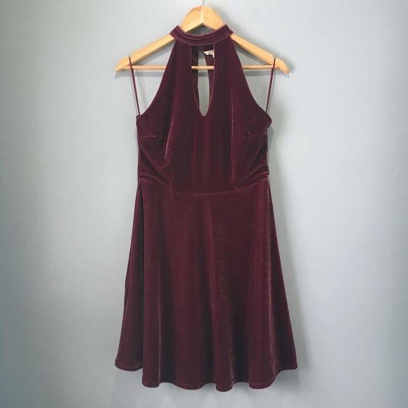 Velvet Keyhole Halter Circle Skater Dress in Plum - Picture 2 of 7